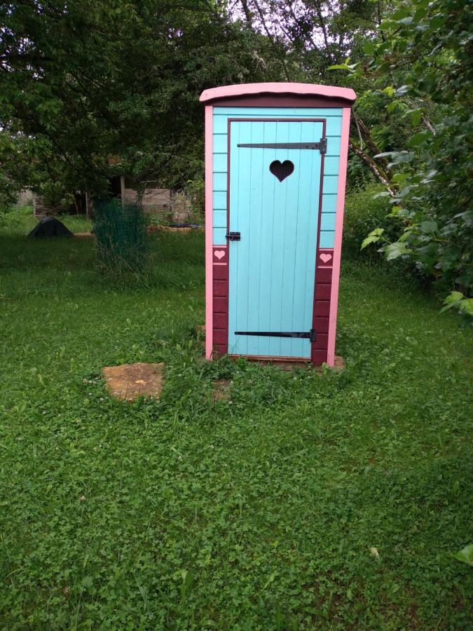 Готель Les Roulottes Pouilly-sur-Vingeanne Екстер'єр фото